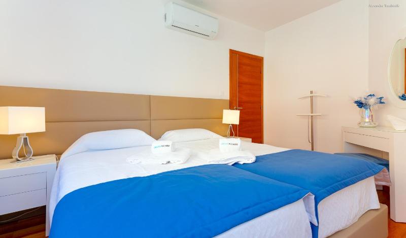 LuzBay Pool Apartments - image 7
