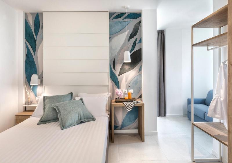 Superior Triple Room - Sea Front image 4