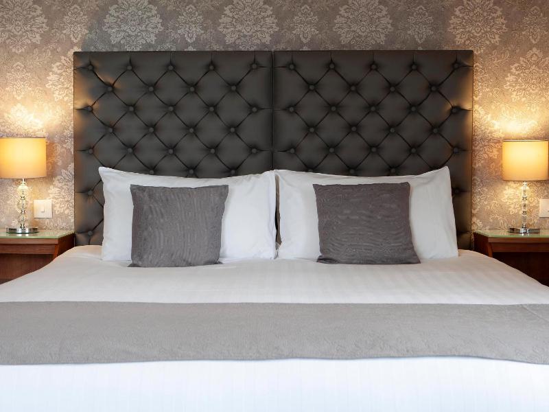 Premier Double Room image 4