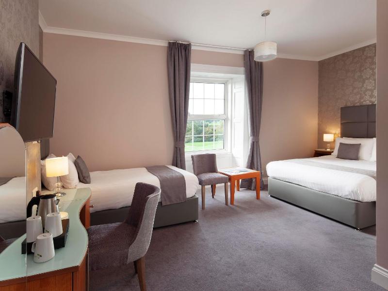 Premier Triple Room image 2