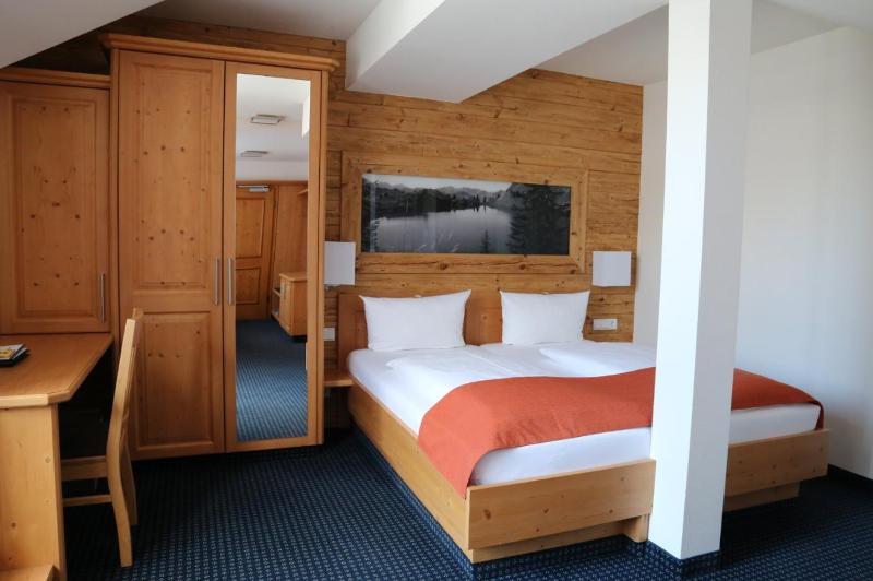 Double Room with Terrace image 2
