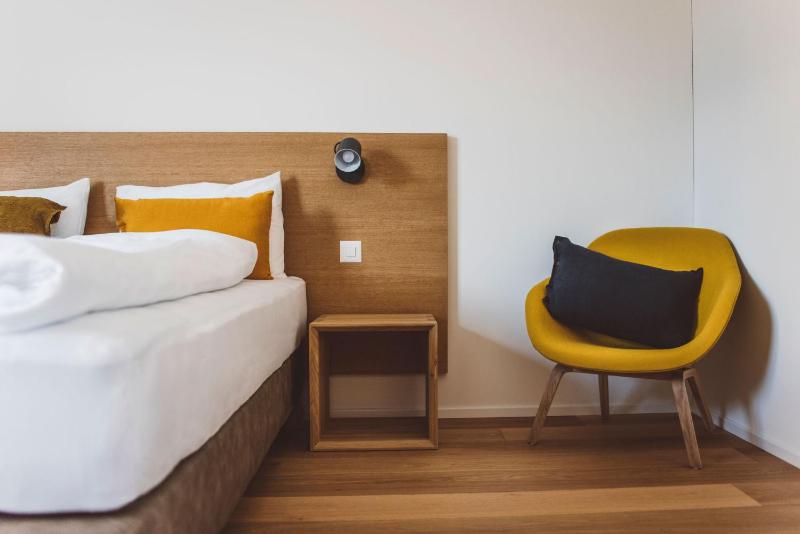 Double or Twin Room image 4