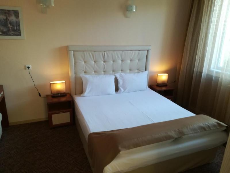 One-Bedroom Suite image 2