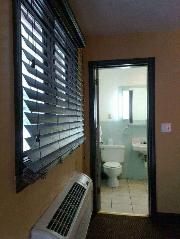 Standard King Room - Non-Smoking  image 3