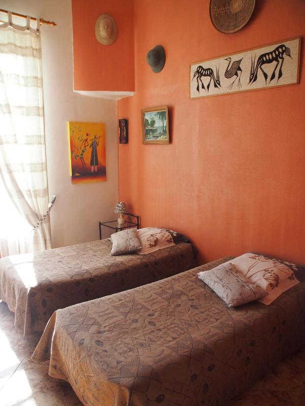 Twin Room image 3