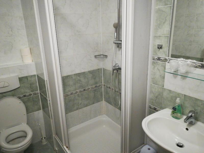 Deluxe Room (2 Adults + 1 Child) image 3