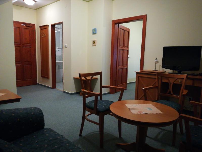 Superior Family Room image 2