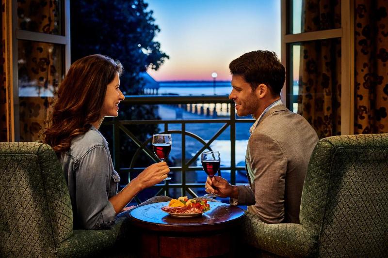 Harbourview Inn - image 36