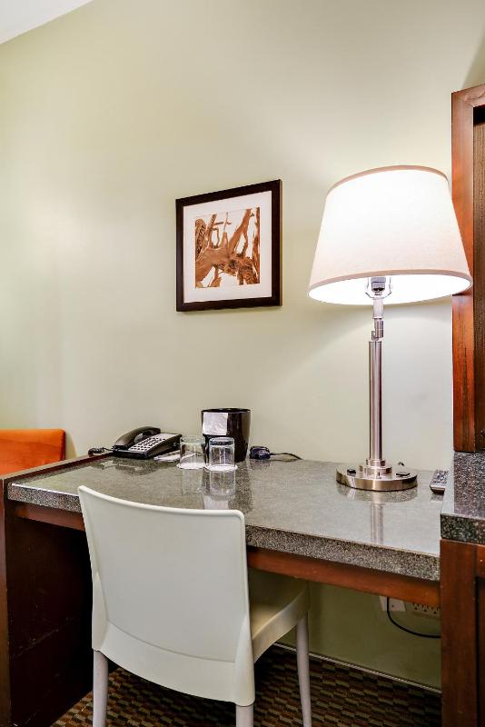 Deluxe King Room image 1