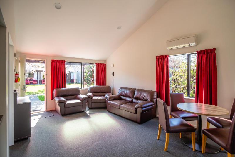 Christchurch Park Motel - image 15