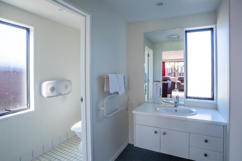 Christchurch Park Motel - image 21