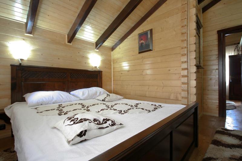 Traditional One-Bedroom Suite image 3