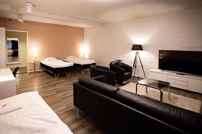 Superior Triple Room image 3