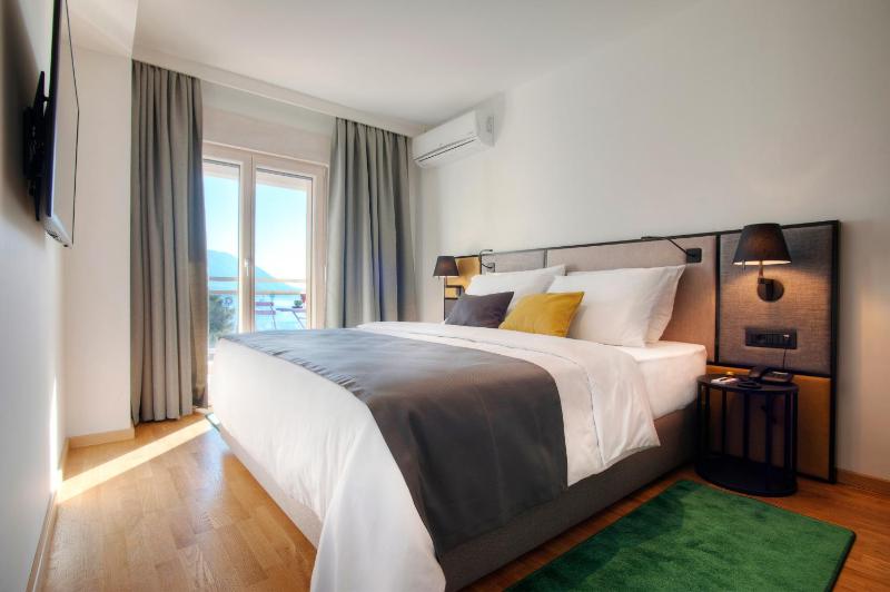 Suite with Sea View image 4