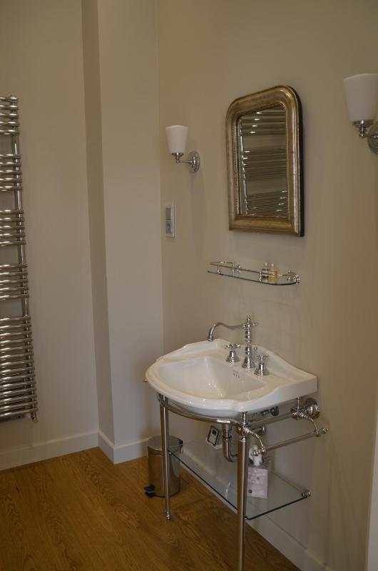 Deluxe Double Room image 3