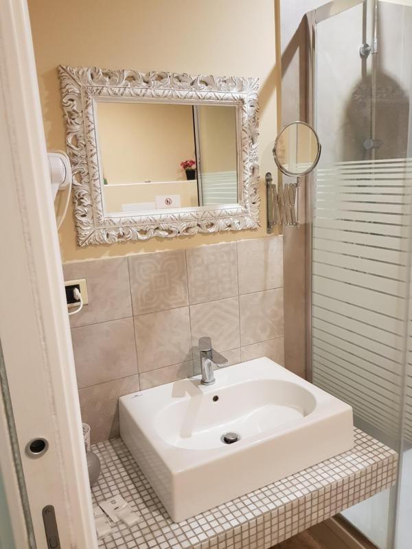 Double Room with Private Bathroom image 4