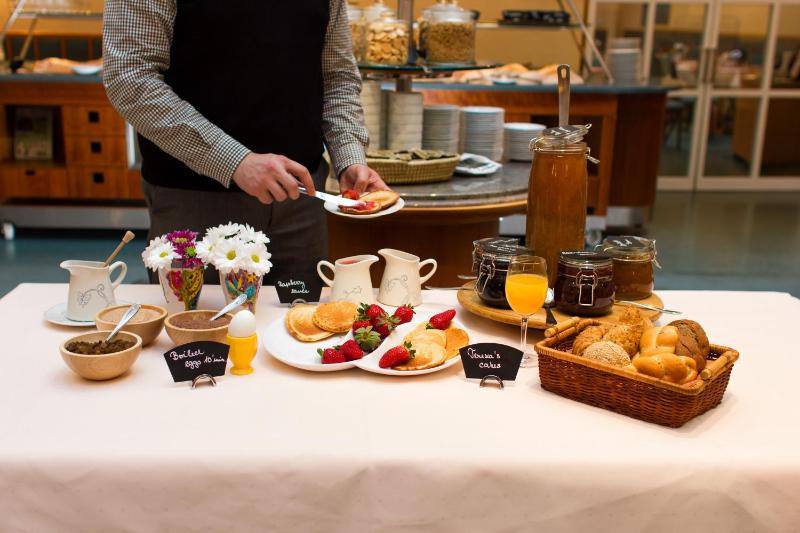 Double or Twin Room image 3