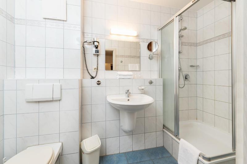 Double Room image 2