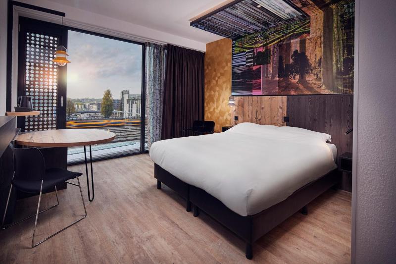 City Double Room image 3