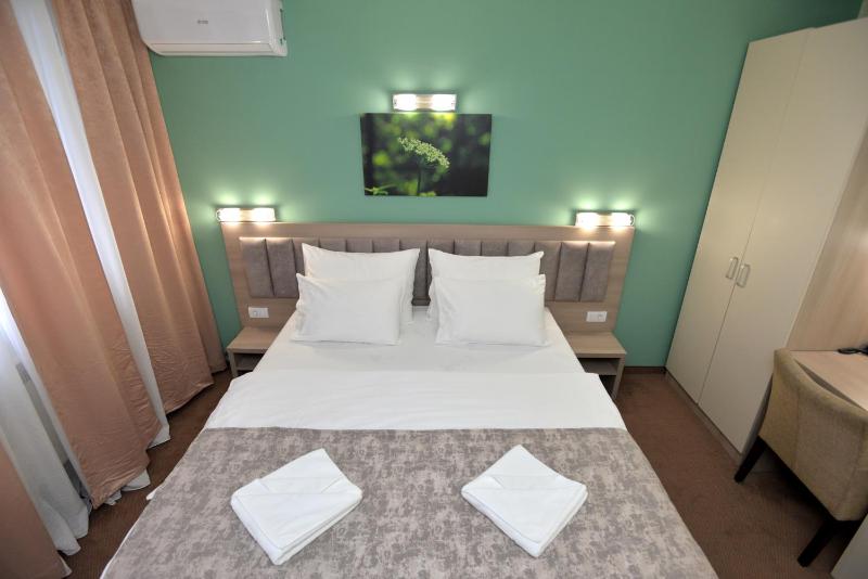 Double Room image 3