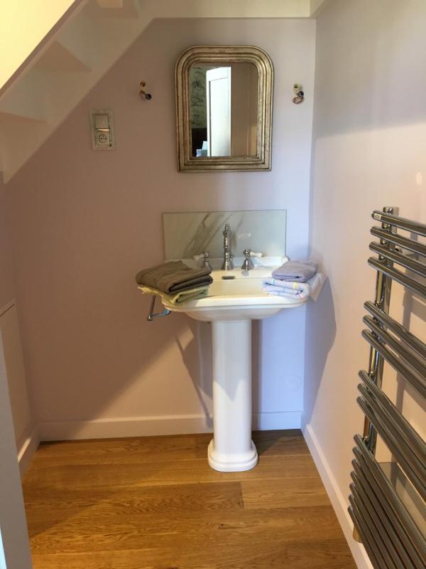 Standard Double Room image 3
