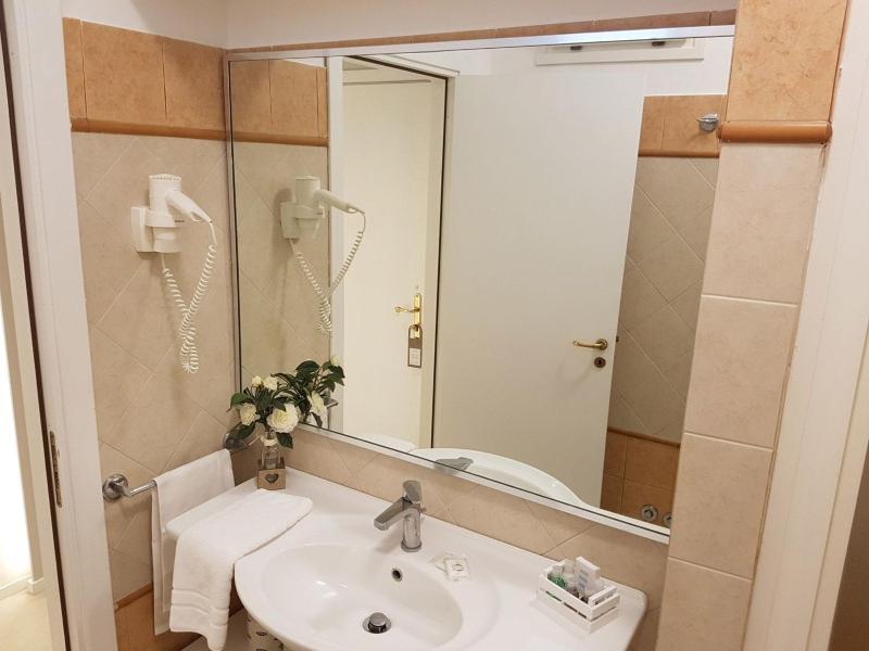 Superior Triple Room image 2