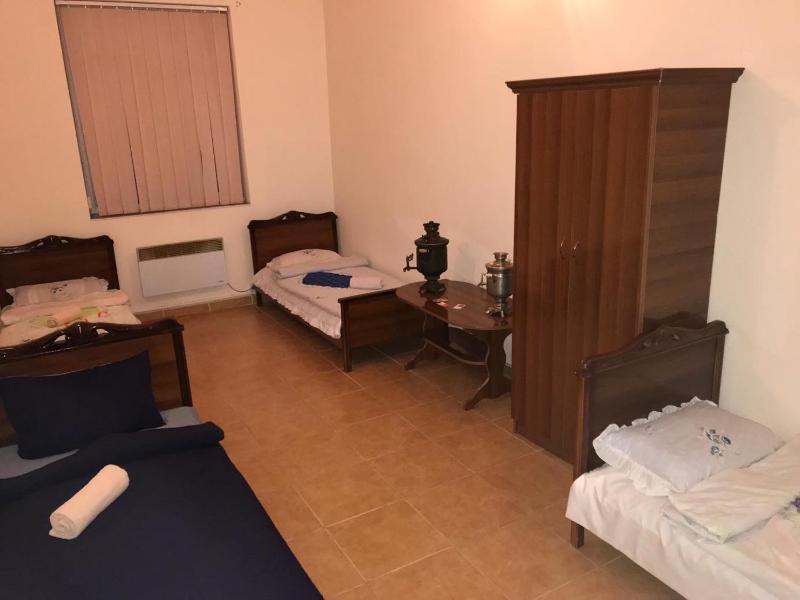 4-Bed Mixed Dormitory Room image 3