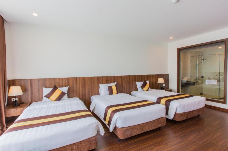 Deluxe Triple Room image 1
