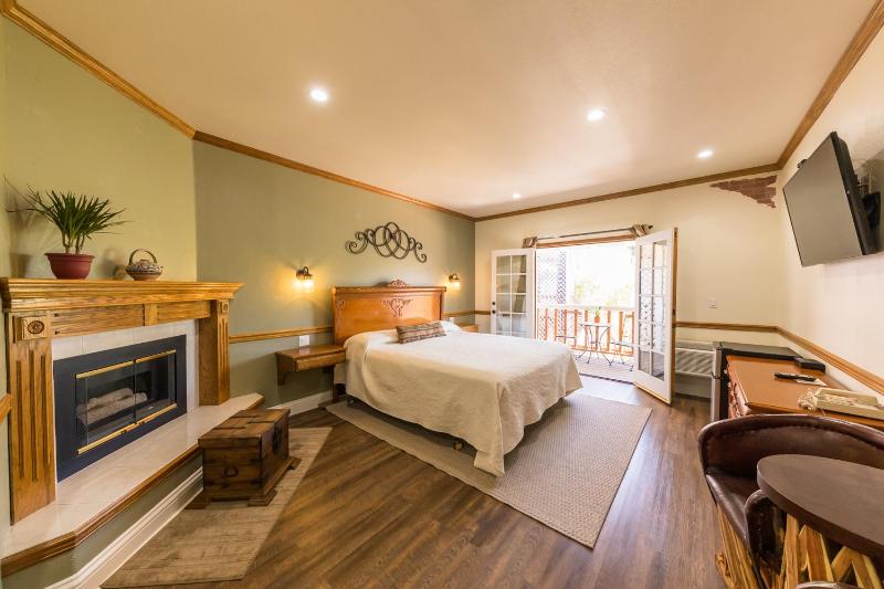 King Room with Balcony image 4