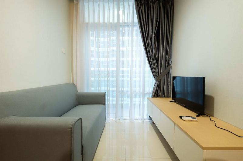 Well Furnished 1BR Brooklyn Alam Sutera Apartment By Travelio - image 12