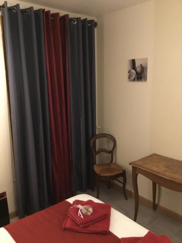 Double Room image 3