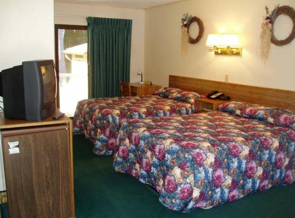Double Room with Two Double Beds image 2