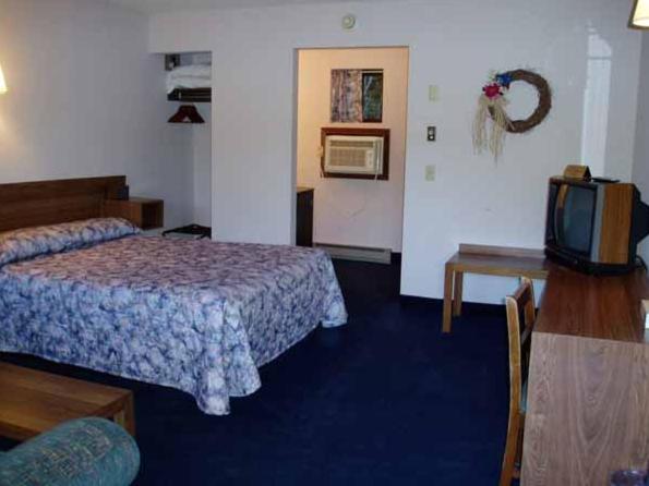 Double Room with Two Double Beds image 3