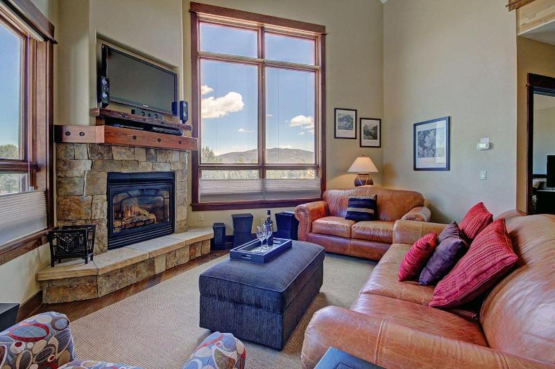 Three-Bedroom Apartment image 3