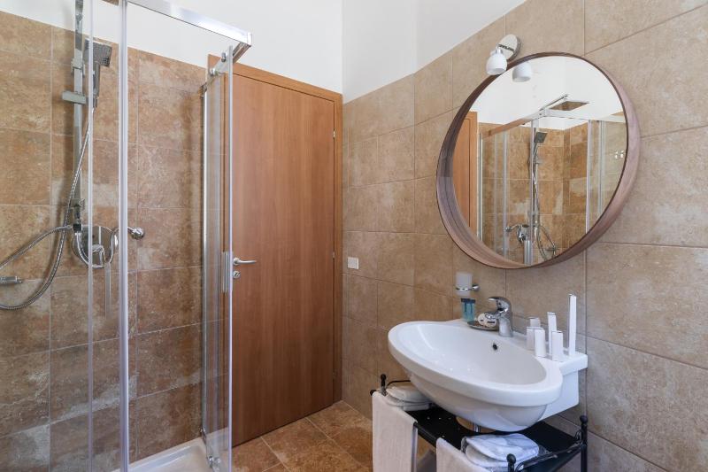 Standard Double Room image 3