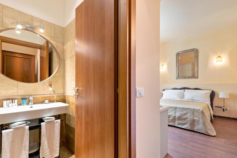 Standard Double Room image 4
