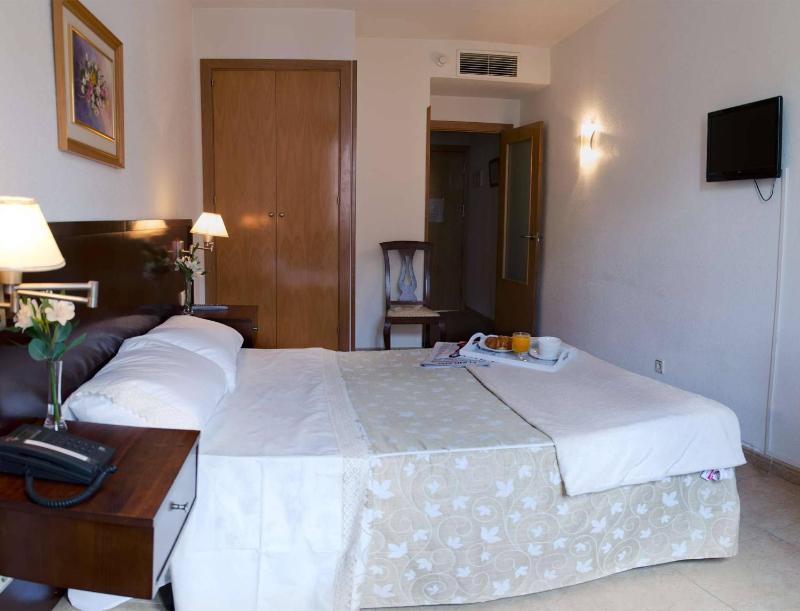 Double Room image 2