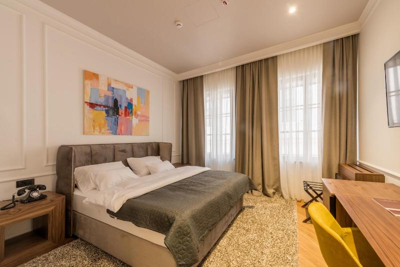 Standard Double Room image 3