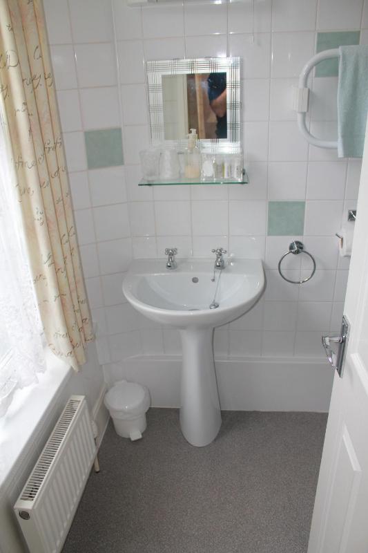 Queen Room image 3