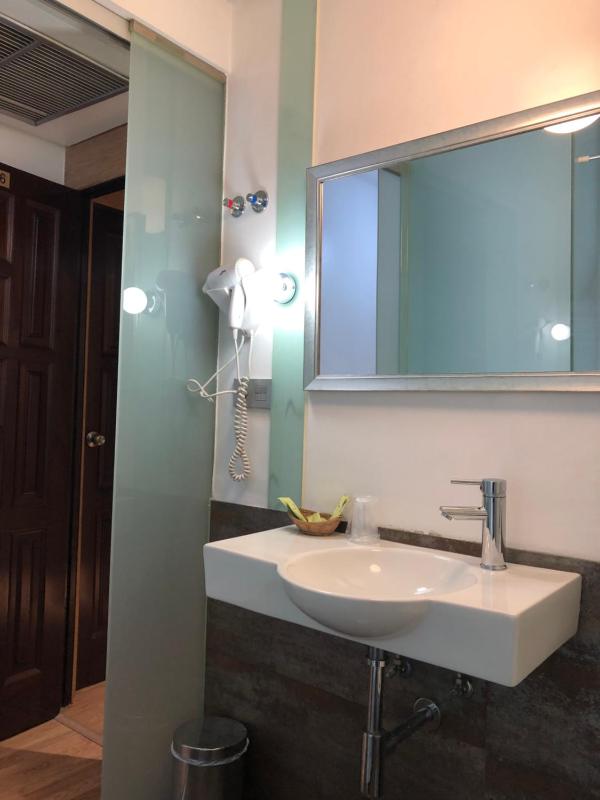 Double or Twin Room image 2