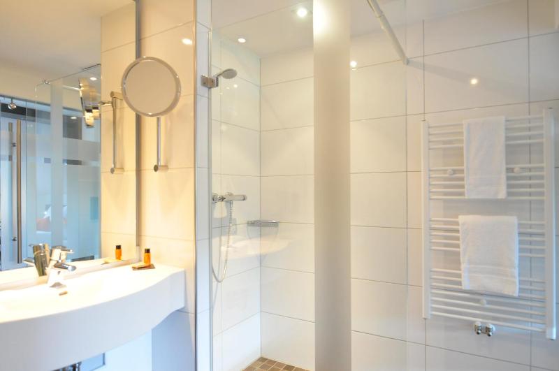 Double Room image 3