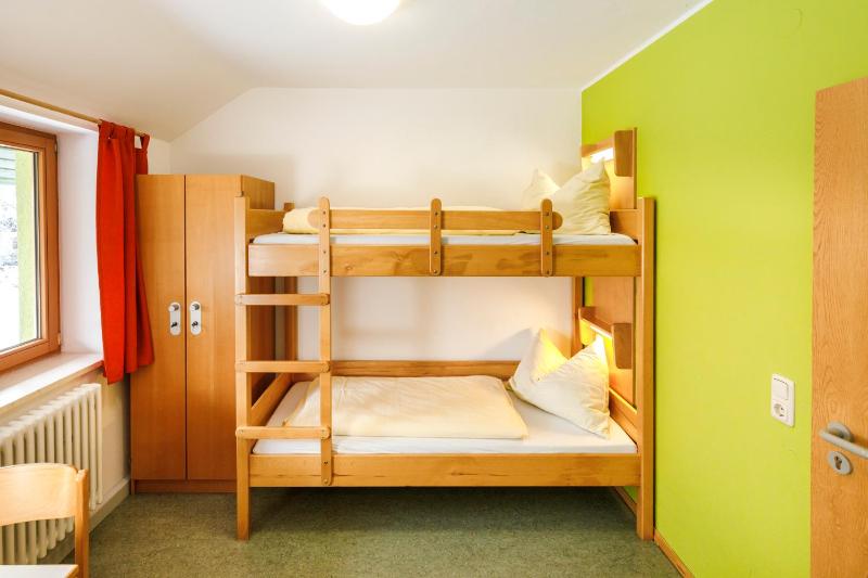 Twin Room image 3