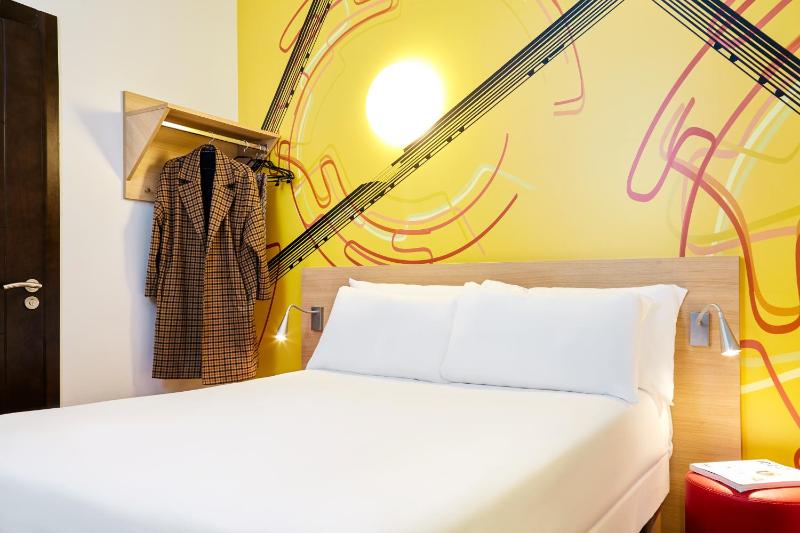 Standard Single Room image 3
