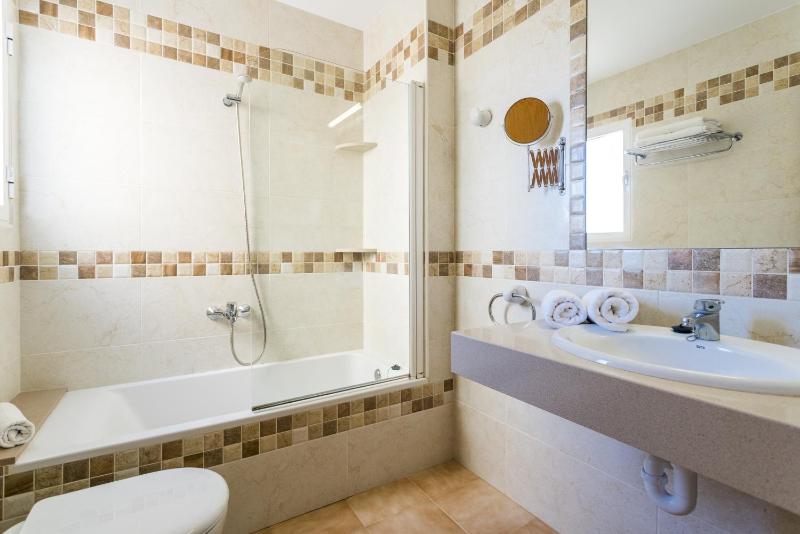 Apartamentos Sol Ponent - image 32