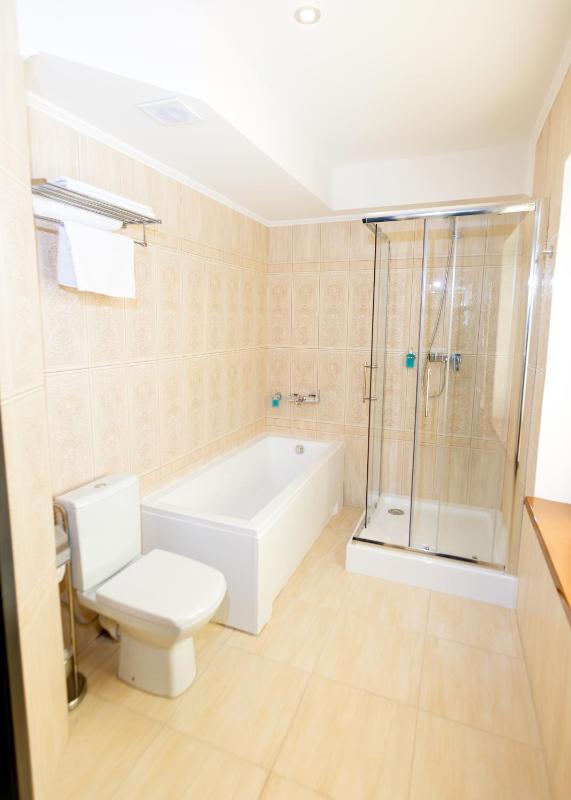 Quadruple Room with Balcony image 2