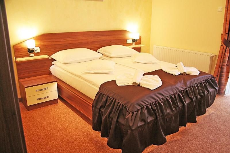 Double Room with Balcony image 1