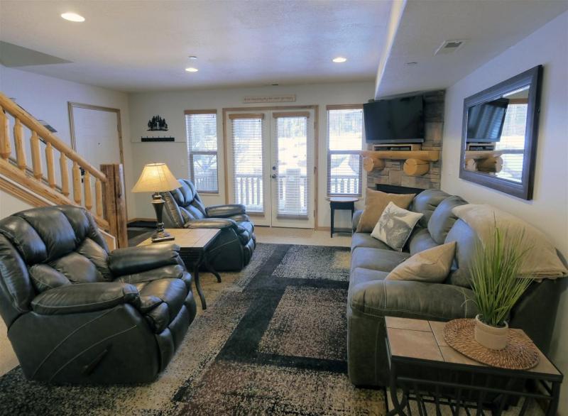Three-Bedroom Condo image 1