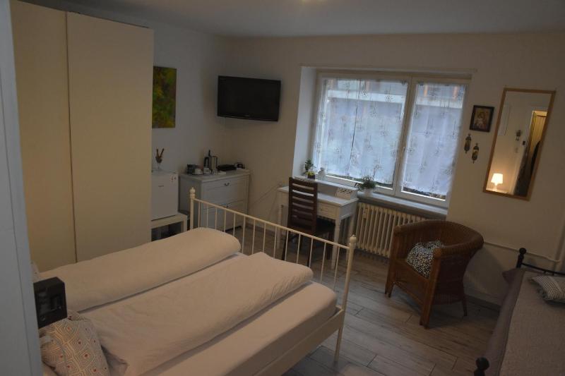 Double Room with Extra Bed image 2