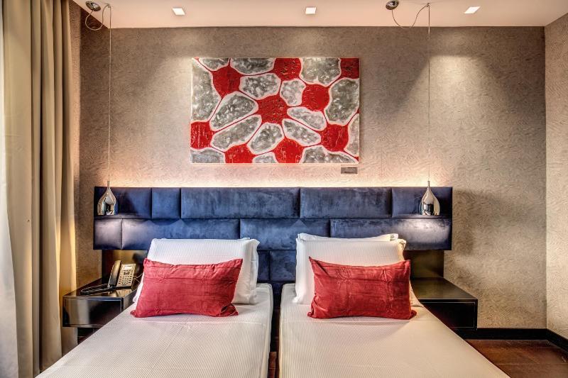 Standard Double Room image 2