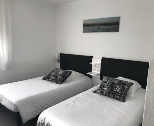 Twin Room image 1